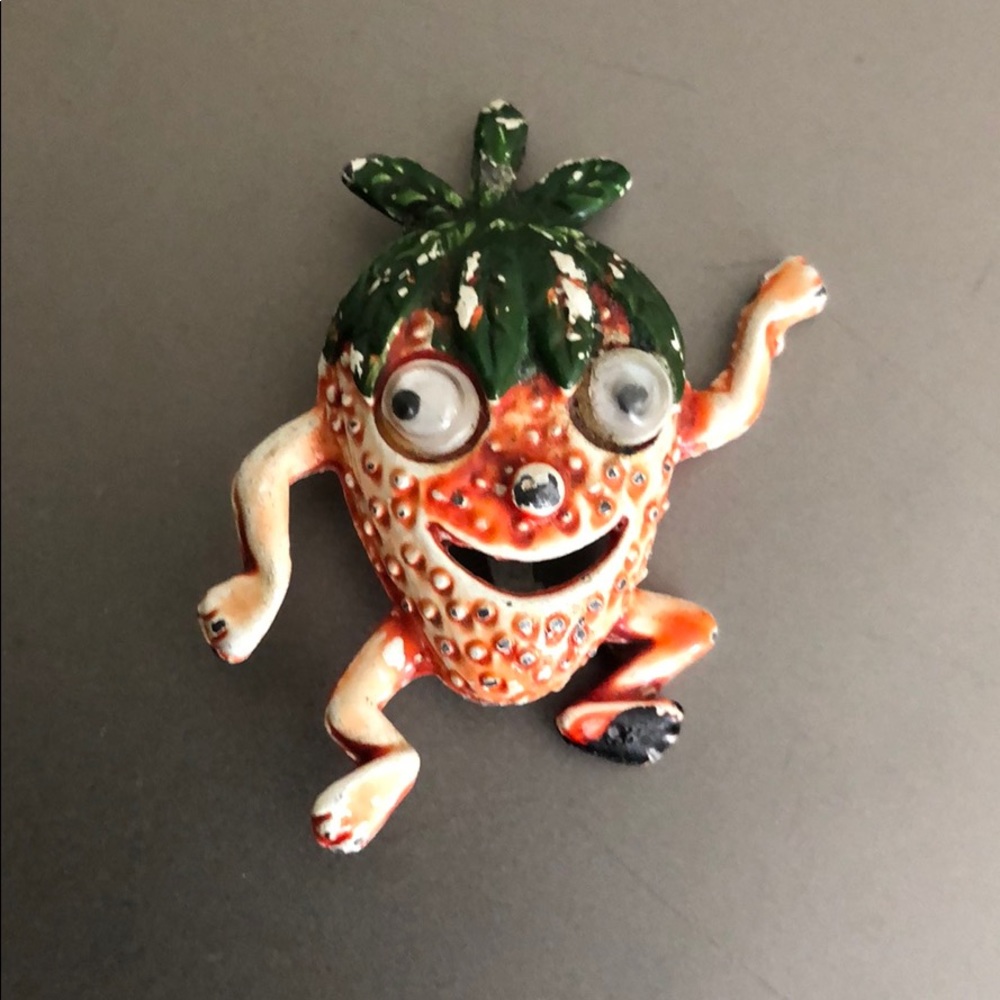 Antique Kawaii brooch with giggles eyes collectibl